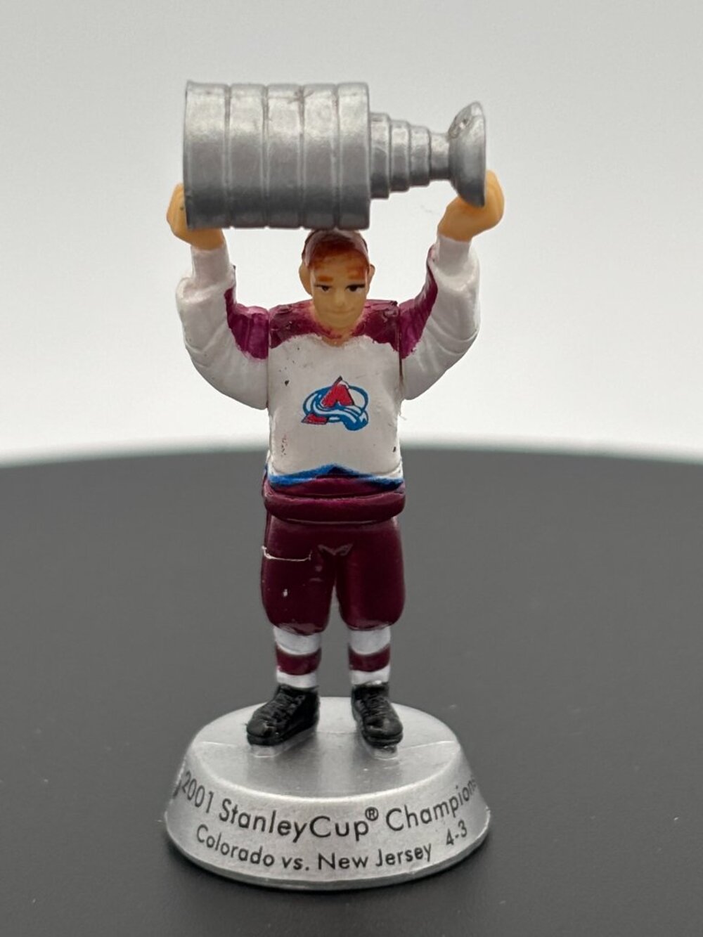 2001 Colorado Avalanche Stanley Cup Champions Mini Figure
